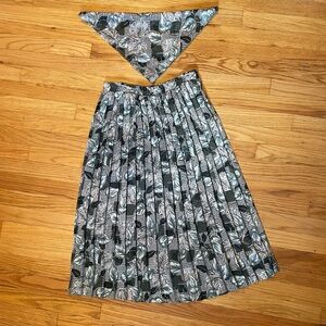 Vintage Black and Gray Pleated Midi Skirt with Matching Scarf